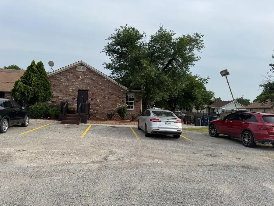 2340 N Chandler Drive E, Fort Worth, TX 76111 - Image #2