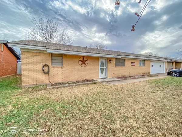 1029 3rd Street, Hamlin, TX 79520
