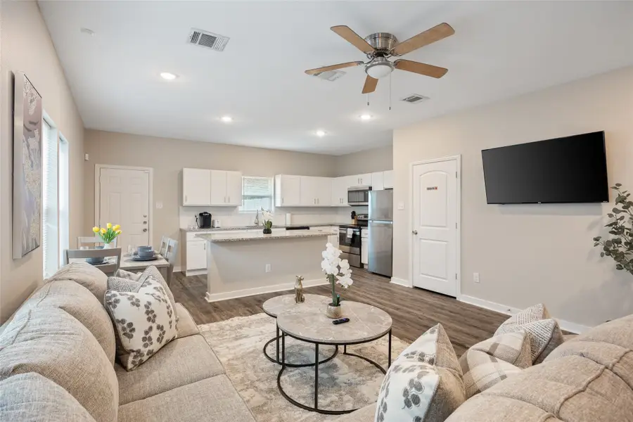 5004 Colonial Avenue, Dallas, TX 75215 - Image #2