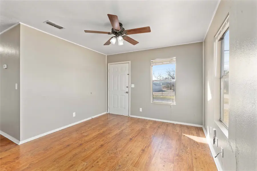 333 W Juarez Avenue, De Leon, TX 76444 - Image #3