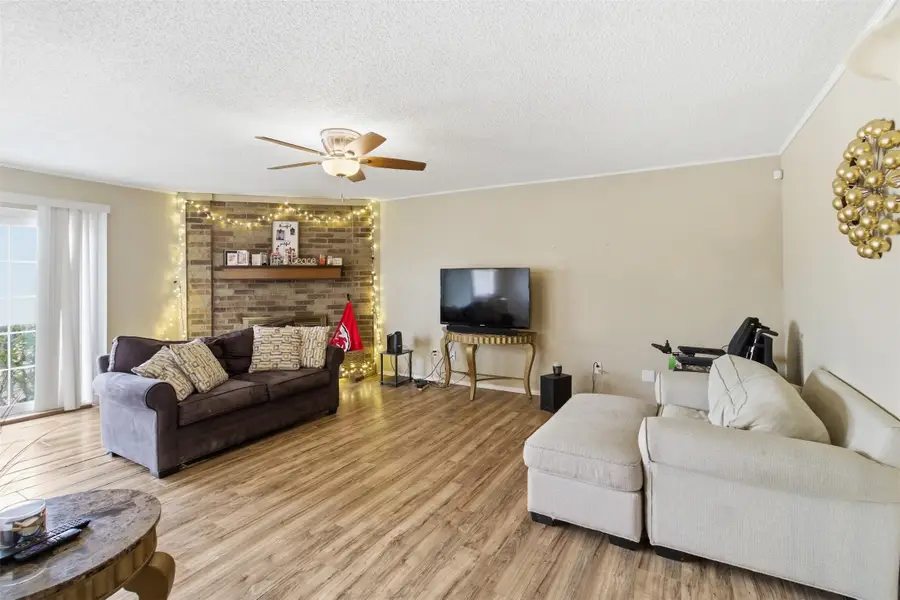 4217 Glen Pines Drive, Arlington, TX 76016 - Image #3