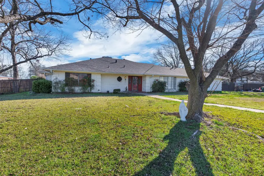 706 E Criner Street, Grandview, TX 76050 - Image #3