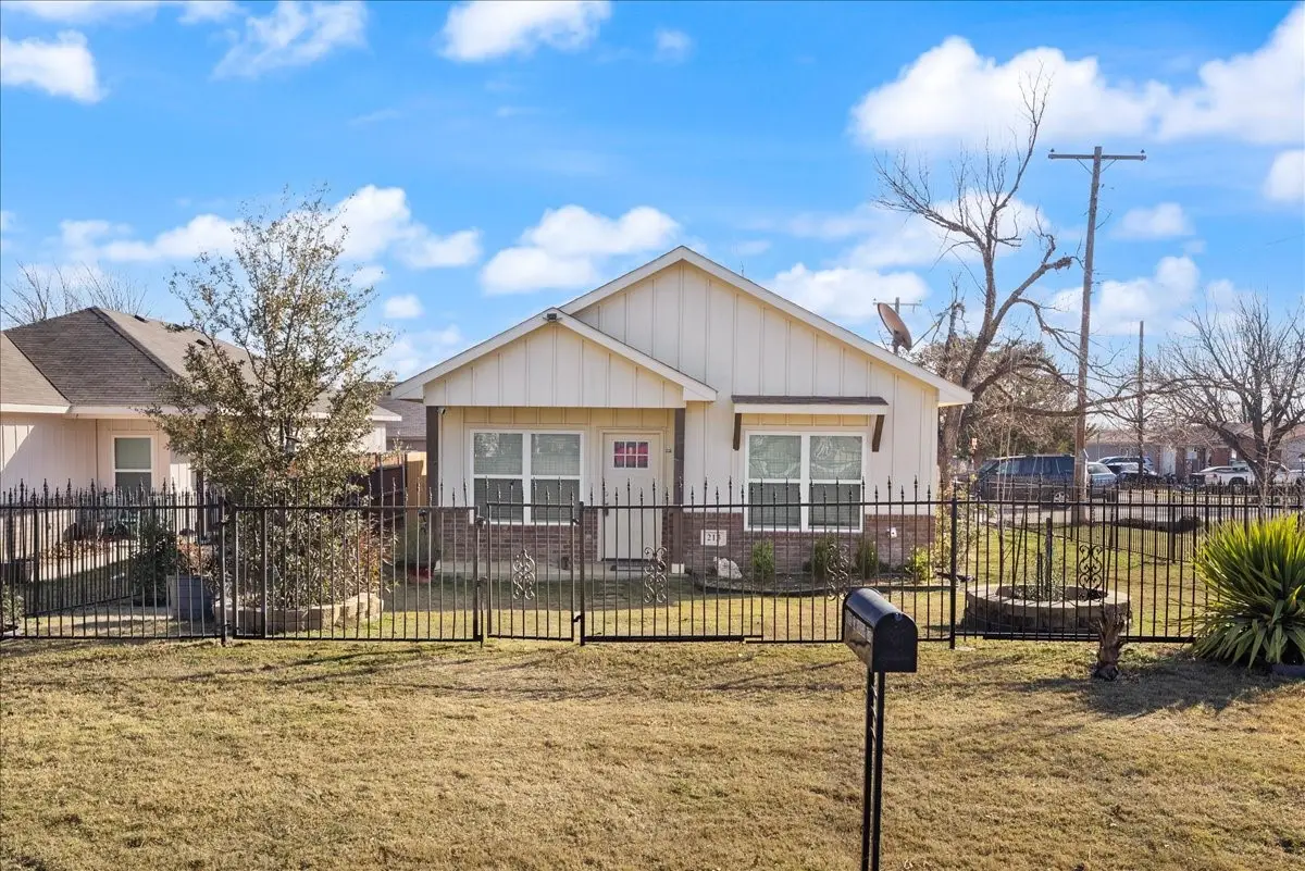 213 S Baugh Street, Alvarado, TX 76009 - Image #1