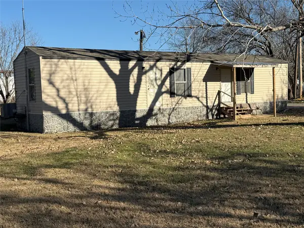 1004 E Davis Street, Whitney, TX 76692