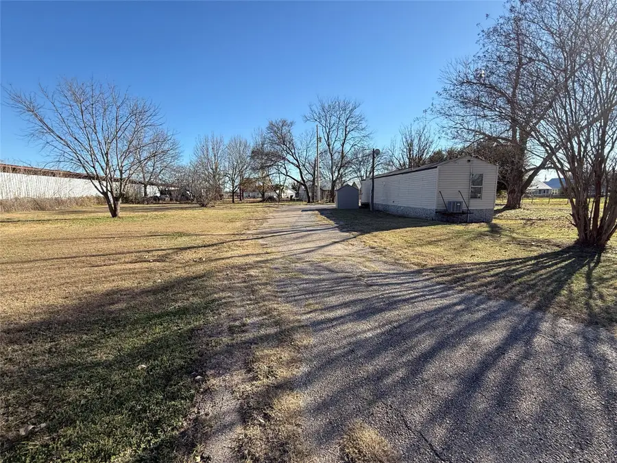 1004 E Davis Street, Whitney, TX 76692 - Image #3