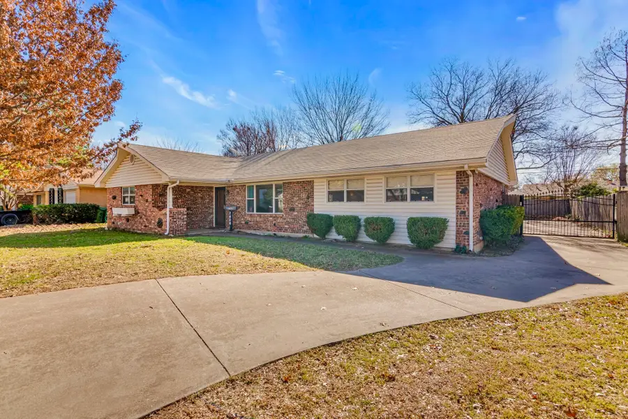 7408 Maple Drive, North Richland Hills, TX 76180 - Image #2