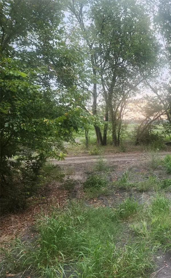 900 Brook Valley Drive #BLDG, Seagoville, TX 75159