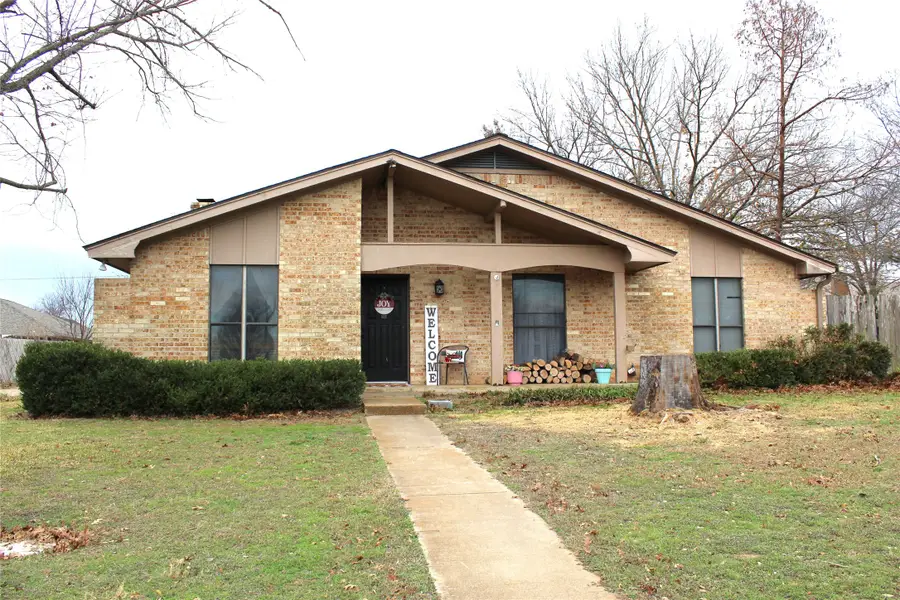 708 Prairie Wind Boulevard, Stephenville, TX 76401 - Image #2