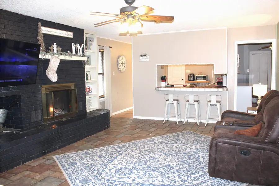 708 Prairie Wind Boulevard, Stephenville, TX 76401 - Image #3