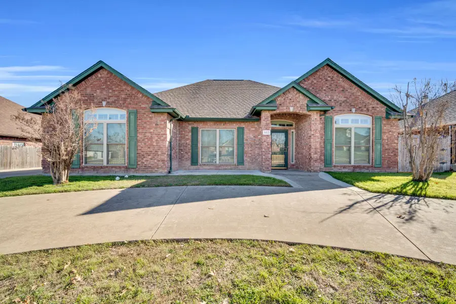 503 Northgate Drive, Waxahachie, TX 75165 - Image #2