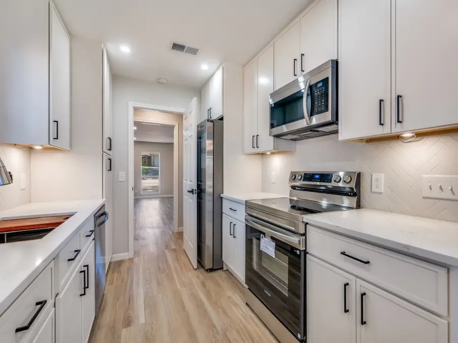 205 Laurel Street, Mansfield, TX 76063 - Image #3