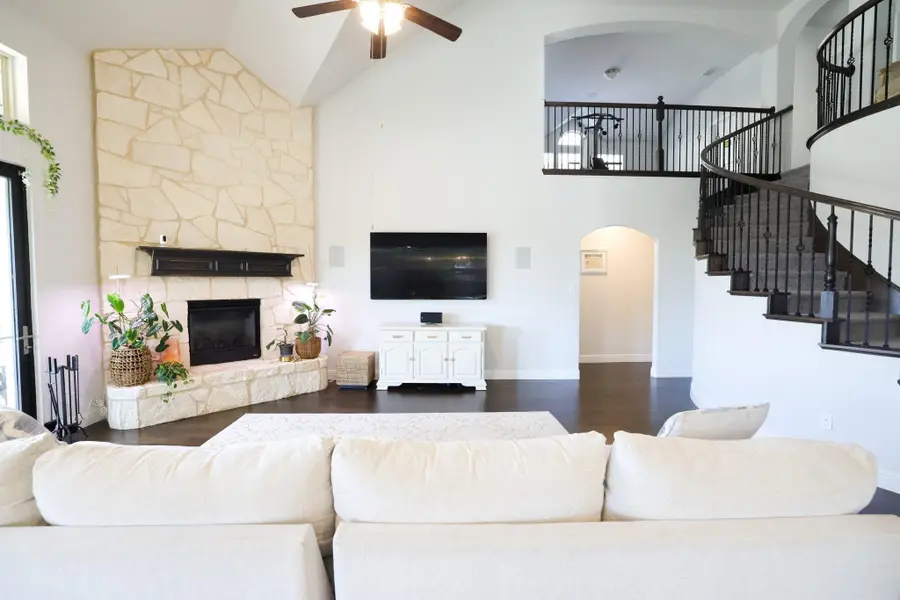 222 Crestview Drive, Midlothian, TX 76065 - Image #3