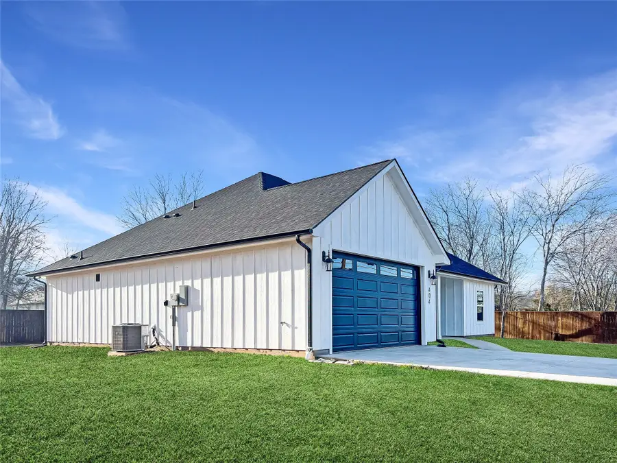 404 S San Marcos Street, Whitney, TX 76692 - Image #2