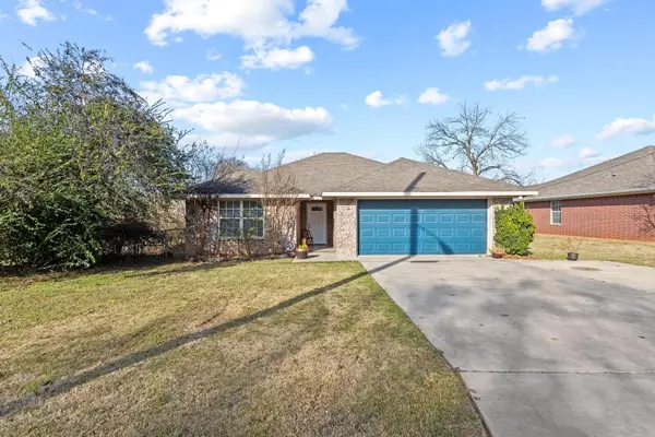 2409 W Walker Street, Denison, TX 75020