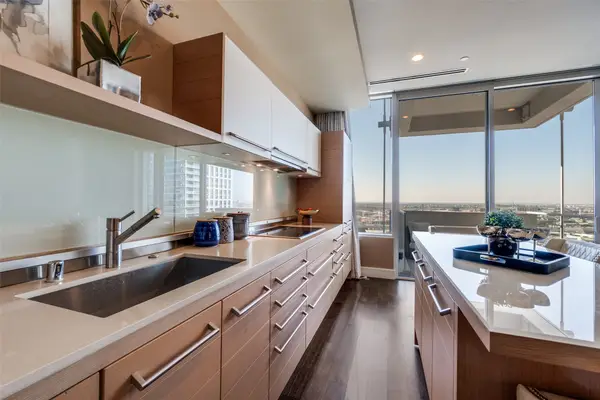 2408 Victory Park Lane #1031, Dallas, TX 75219