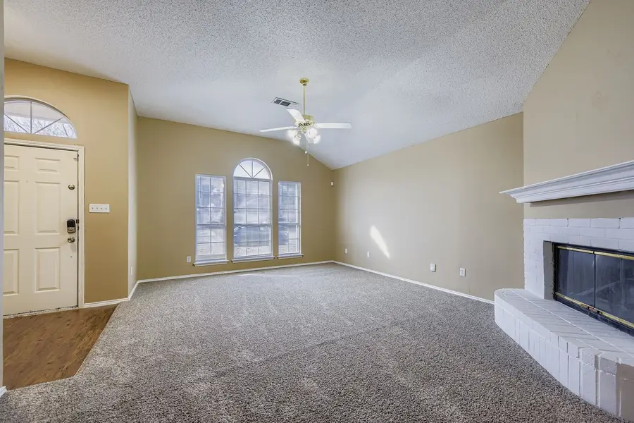 3326 Spring Meadow Lane, Grand Prairie, TX 75052 - Image #3