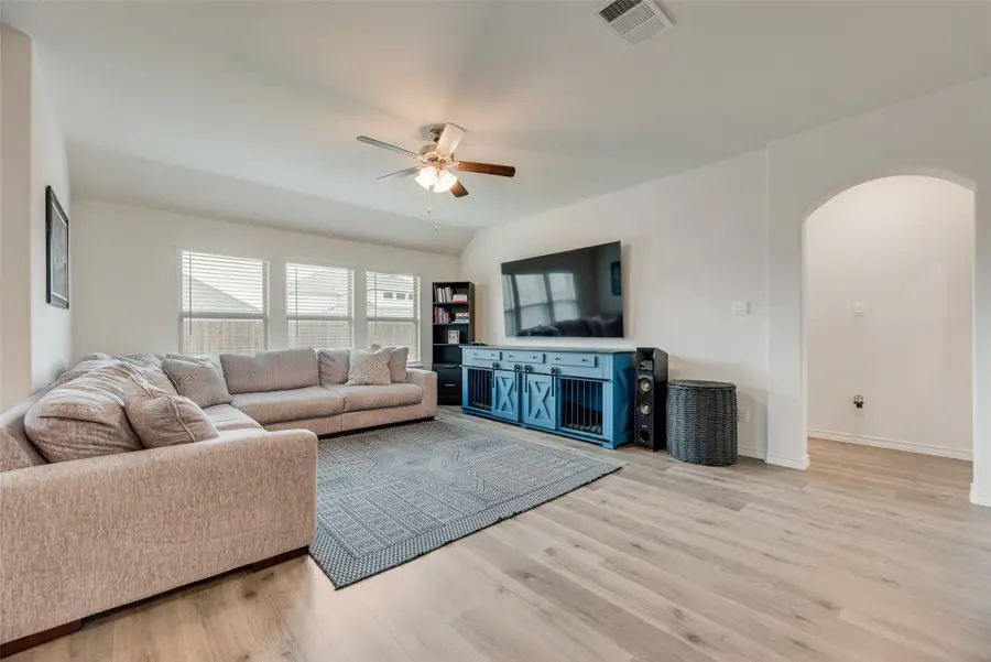 10108 Autumn Leaves Lane, Aubrey, TX 76227 - Image #3