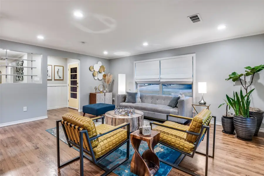 907 E Texas Street, Grapevine, TX 76051 - Image #2