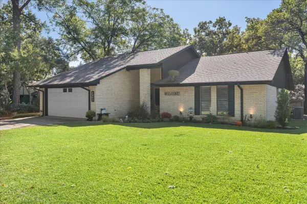 3402 Hialeah Drive, Arlington, TX 76017