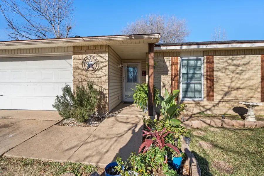 7109 Nutmeg Lane, Dallas, TX 75249 - Image #2
