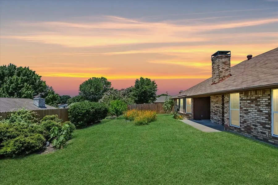 10037 Stoneleigh Drive, Benbrook, TX 76126 - Image #2