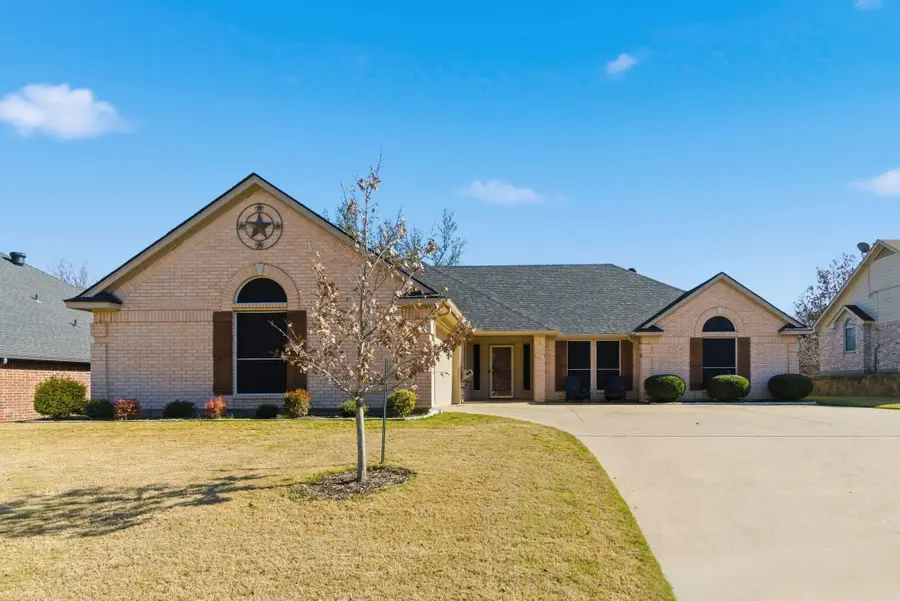 223 Golfers Way, Azle, TX 76020 - Image #2