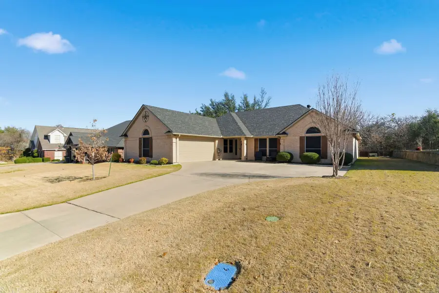 223 Golfers Way, Azle, TX 76020 - Image #3