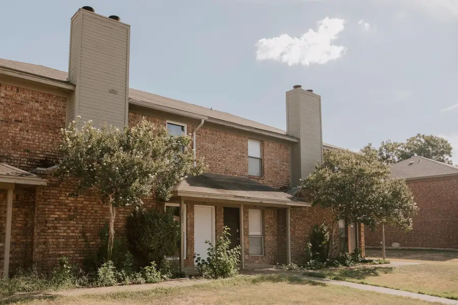 5833 Shadydell Drive, Fort Worth, TX 76135 - Image #2