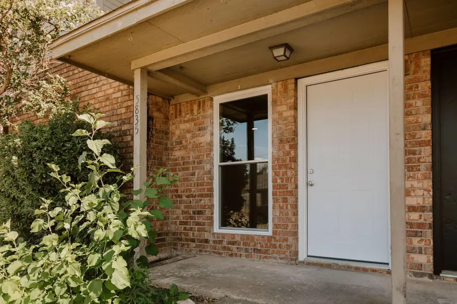 5833 Shadydell Drive, Fort Worth, TX 76135 - Image #3