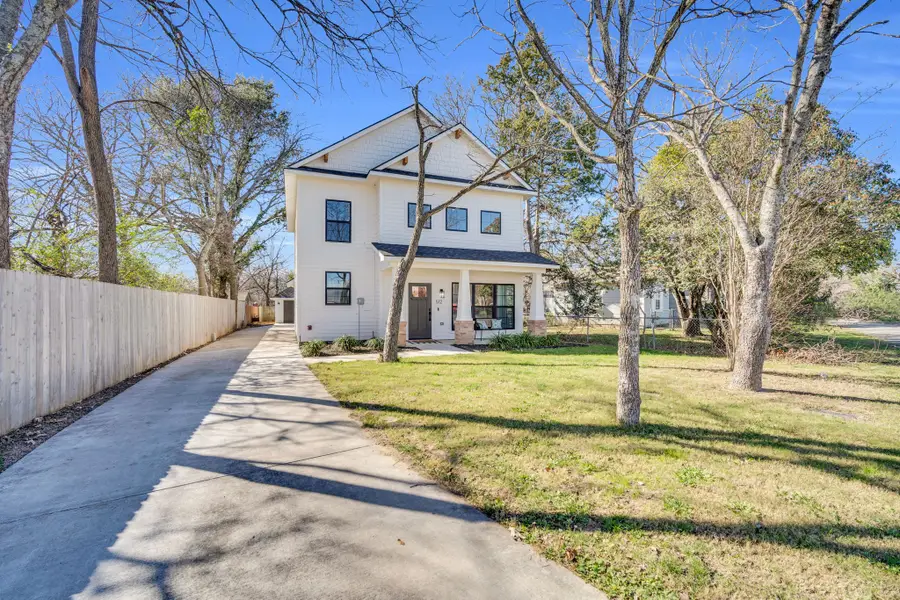 512 E Parks Avenue, Waxahachie, TX 75165 - Image #2