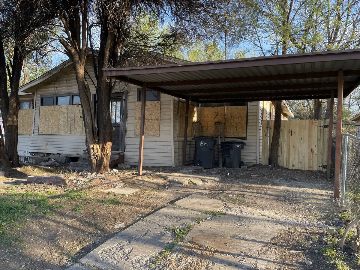 1136 E Leuda Street, Fort Worth, TX 76104 - Image #1