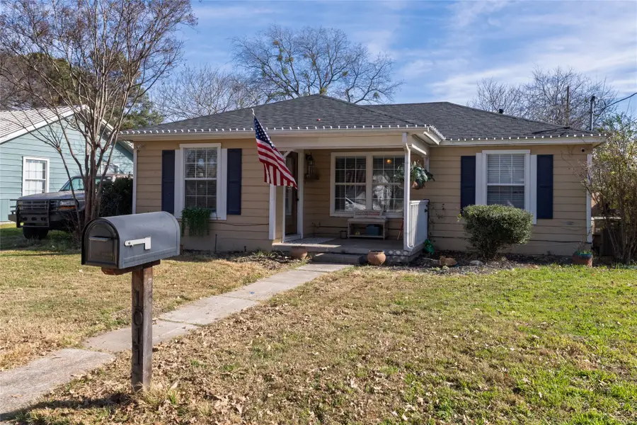 1011 S Waco Street, Weatherford, TX 76086 - Image #2