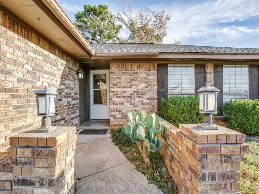 209 Ginger Lane, Euless, TX 76039 - Image #3