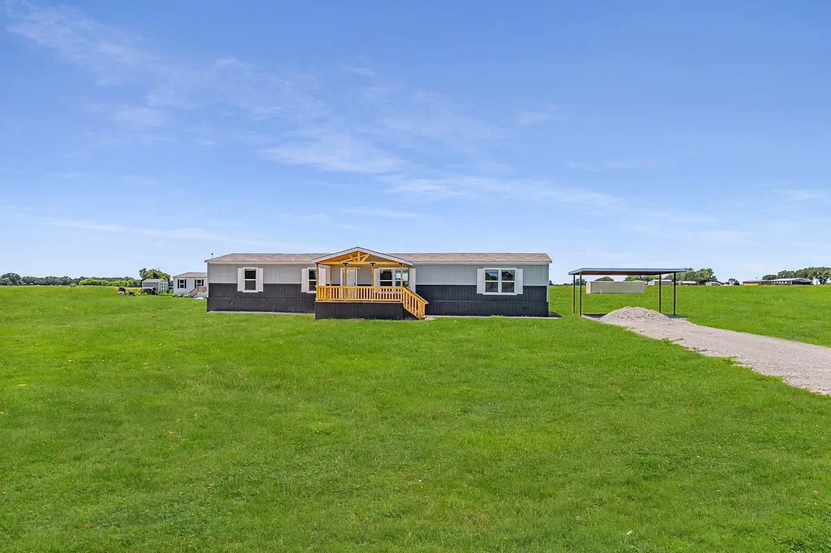 3106 Smyrna Road, Sunset, TX 76270 - Image #1