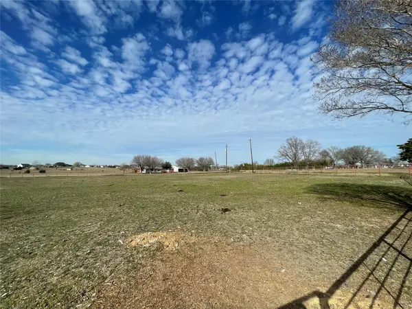 301 Blue Ribbon Road, Waxahachie, TX 75165