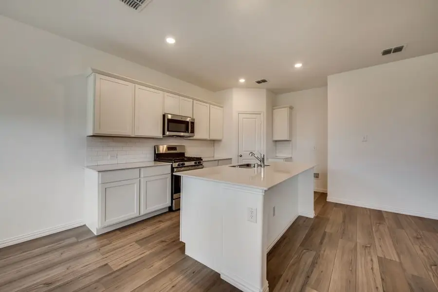 204 Coconut Drive, Azle, TX 76020 - Image #3