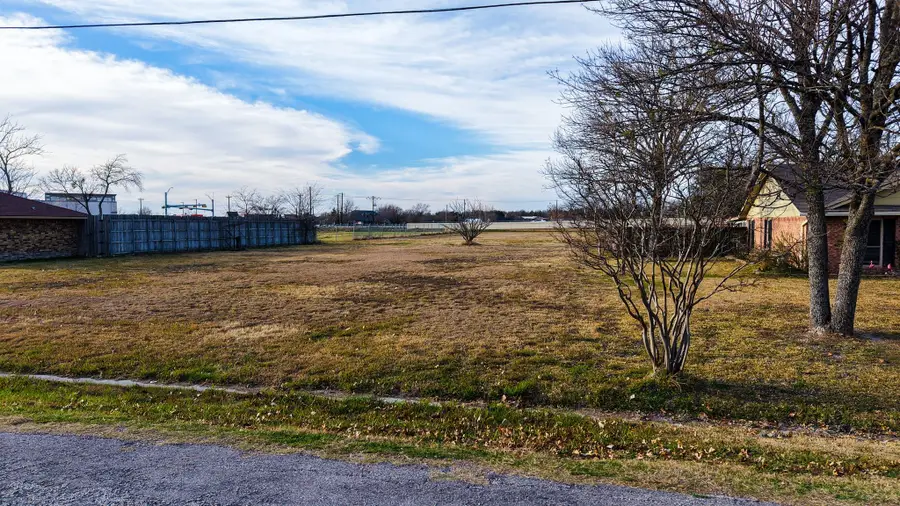 439 Wolf Run Court, Lavon, TX 75166 - Image #3