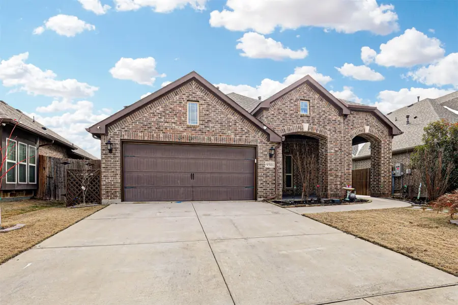 9501 Meadowpark Drive, Justin Roanoke, TX 76226 - #2