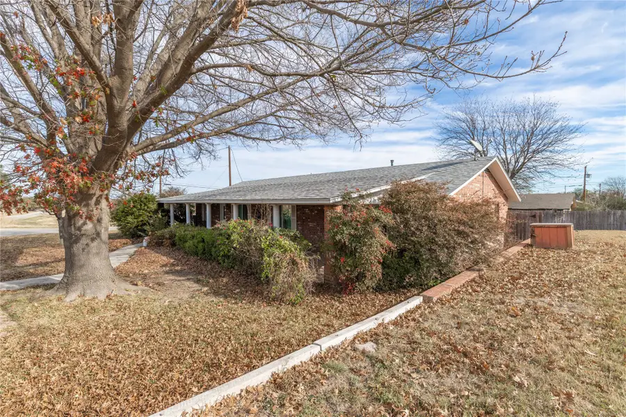 1408 N Lane Street, Comanche, TX 76442 - Image #3