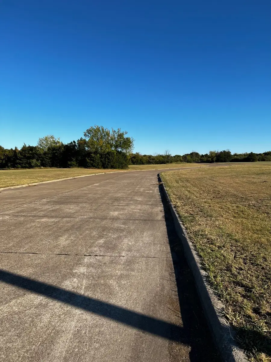 601 W Wintergreen Road, Desoto, TX 75115 - Image #2