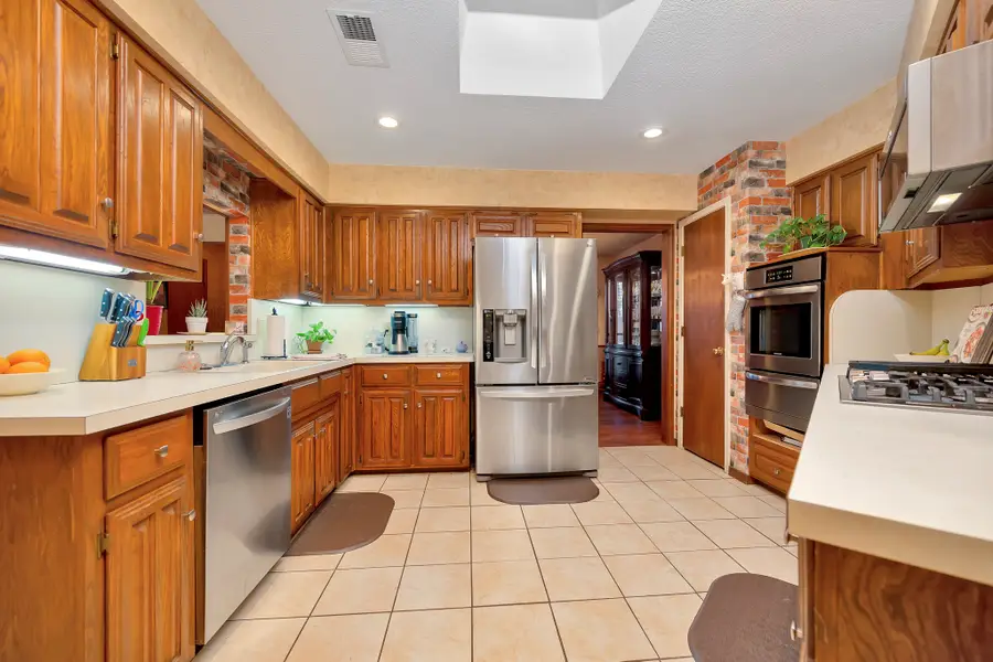 802 Katherine Court, Cedar Hill, TX 75104 - Image #3