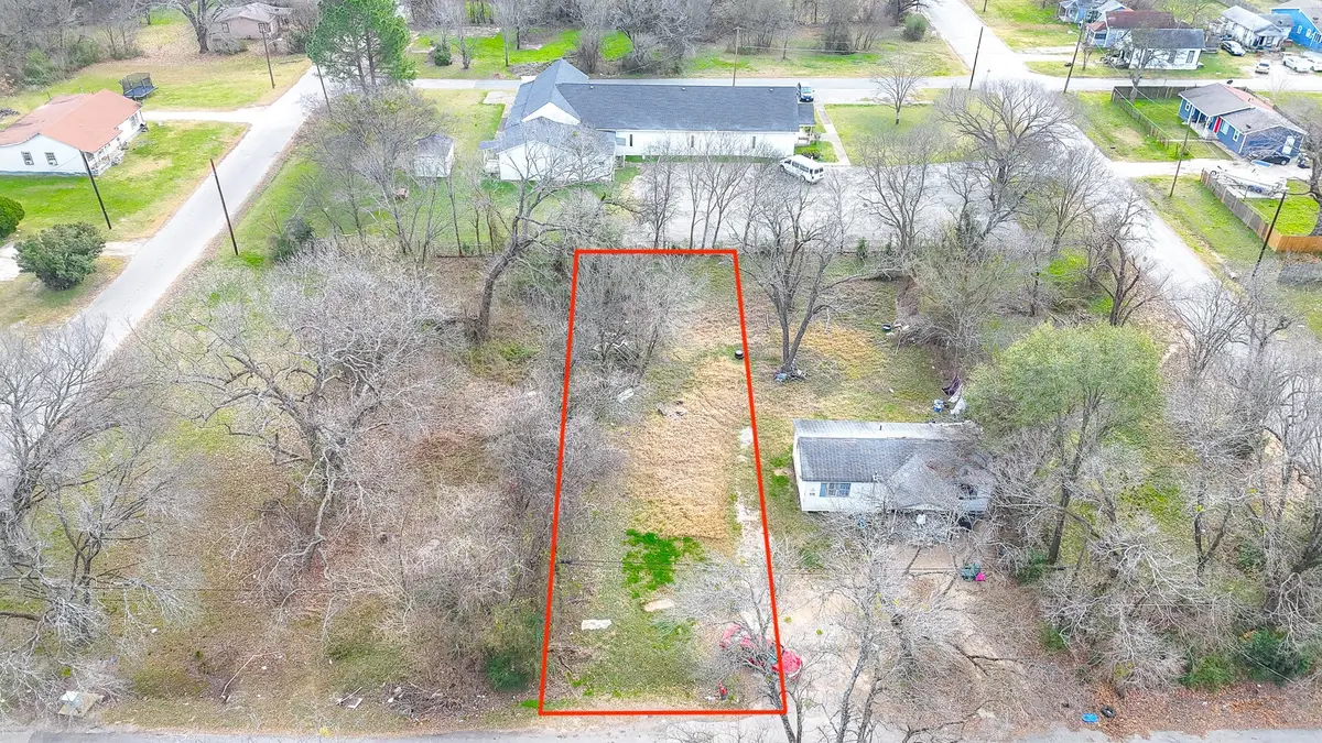 911 E 1st Avenue, Corsicana, TX 75110 - Image #1