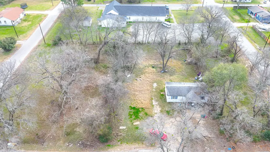 911 E 1st Avenue, Corsicana, TX 75110 - Image #3