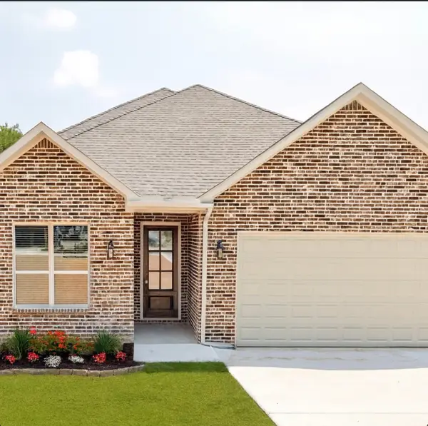 510 Palmetto Court, Runaway Bay, TX 76426