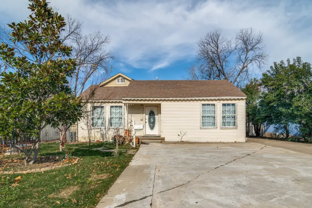 117 E Avenue Avenue E, Garland, TX 75040 - Image #1