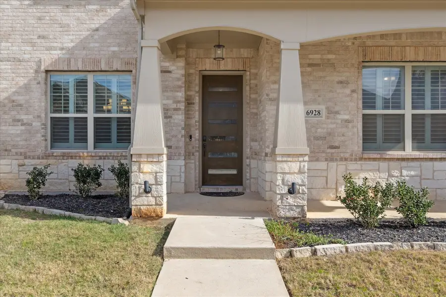 6928 Heather Lane, North Richland Hills, TX 76182 - Image #3