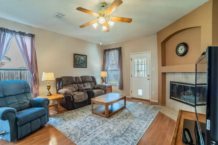 3011 Blacksmith Court, Grand Prairie, TX 75052 - Image #3