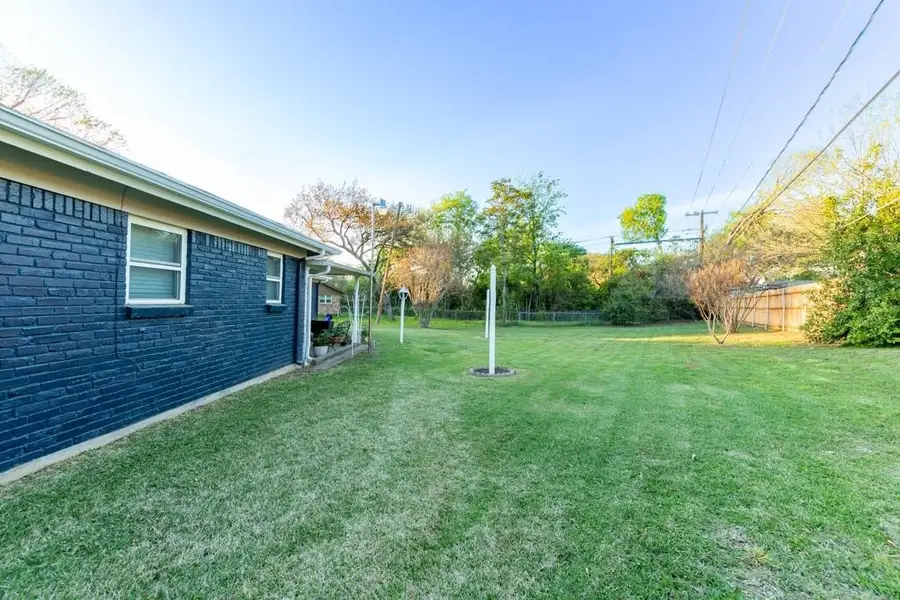 1164 Valley View Drive, Hurst, TX 76053 - Image #3