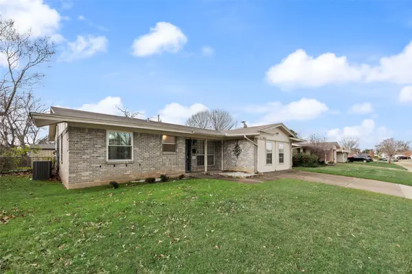 2414 Sparling Way Drive, Carrollton, TX 75006