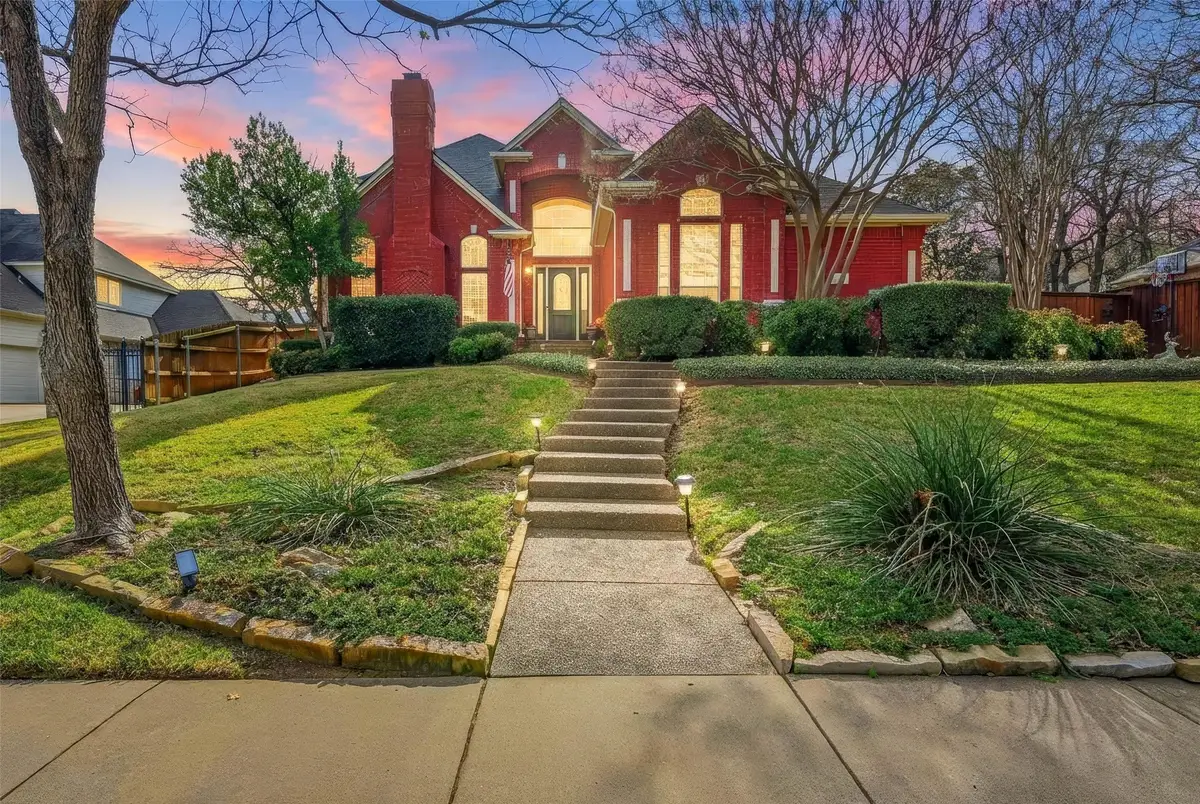 2817 Kingswood Drive, Grapevine, TX 76051 - Image #1